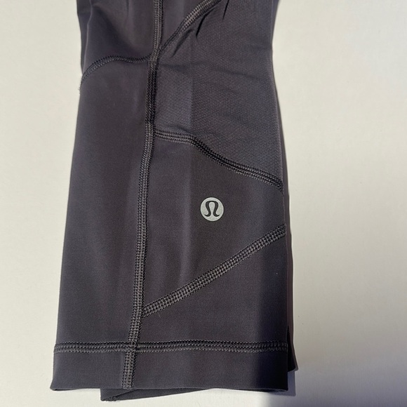 Stylish Black Leggings with Logo Accent - Picture 4 of 8